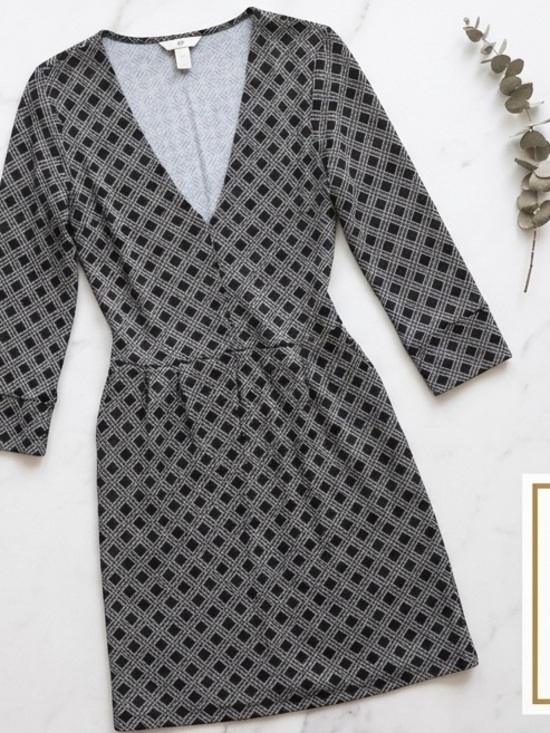 H&M Dresses & Skirts - H&M tie dress Black Gray Patterned V-Neck print geometric large